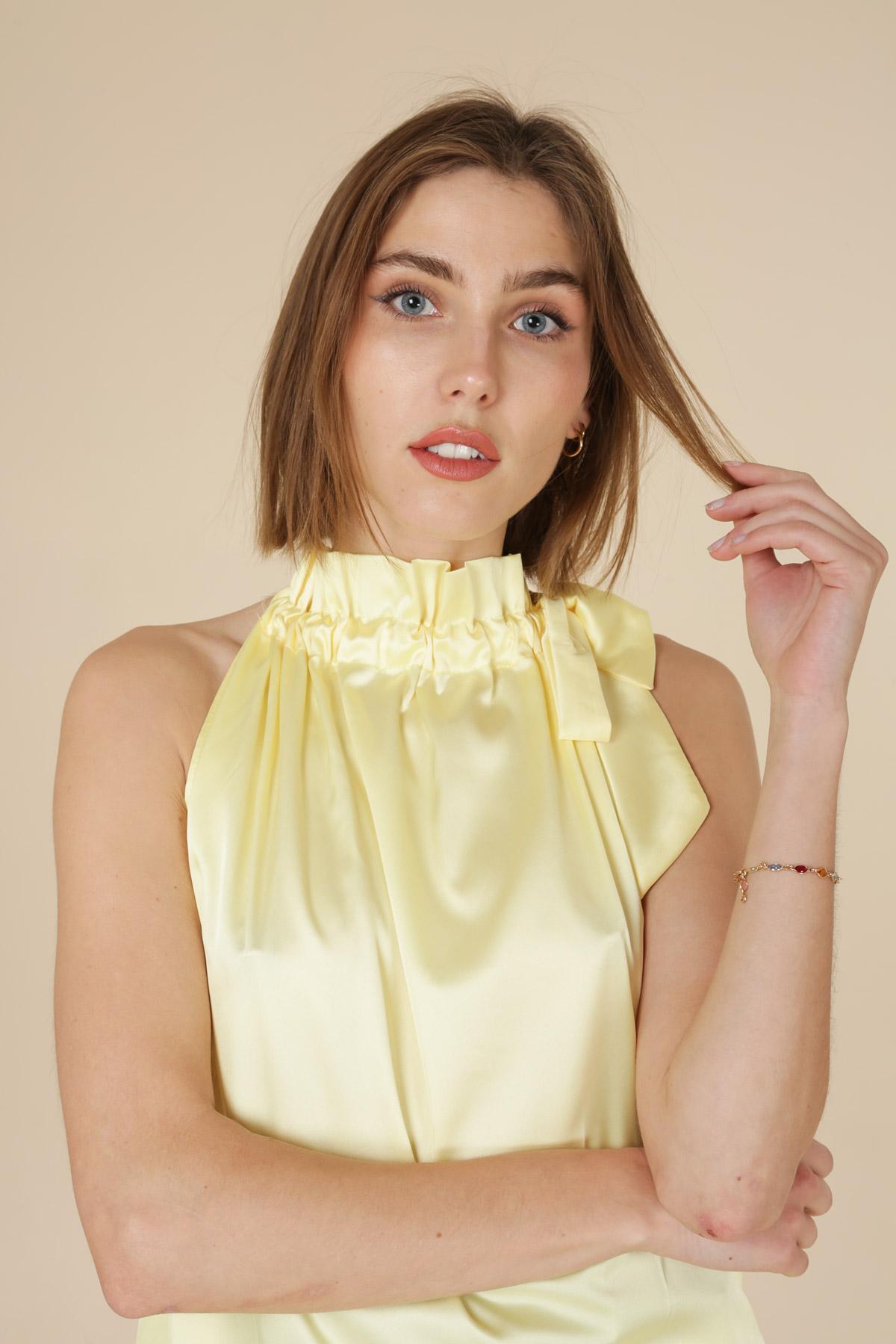 Satin-Top mit Schleife am Kragen (36 bis 42) - CABALES