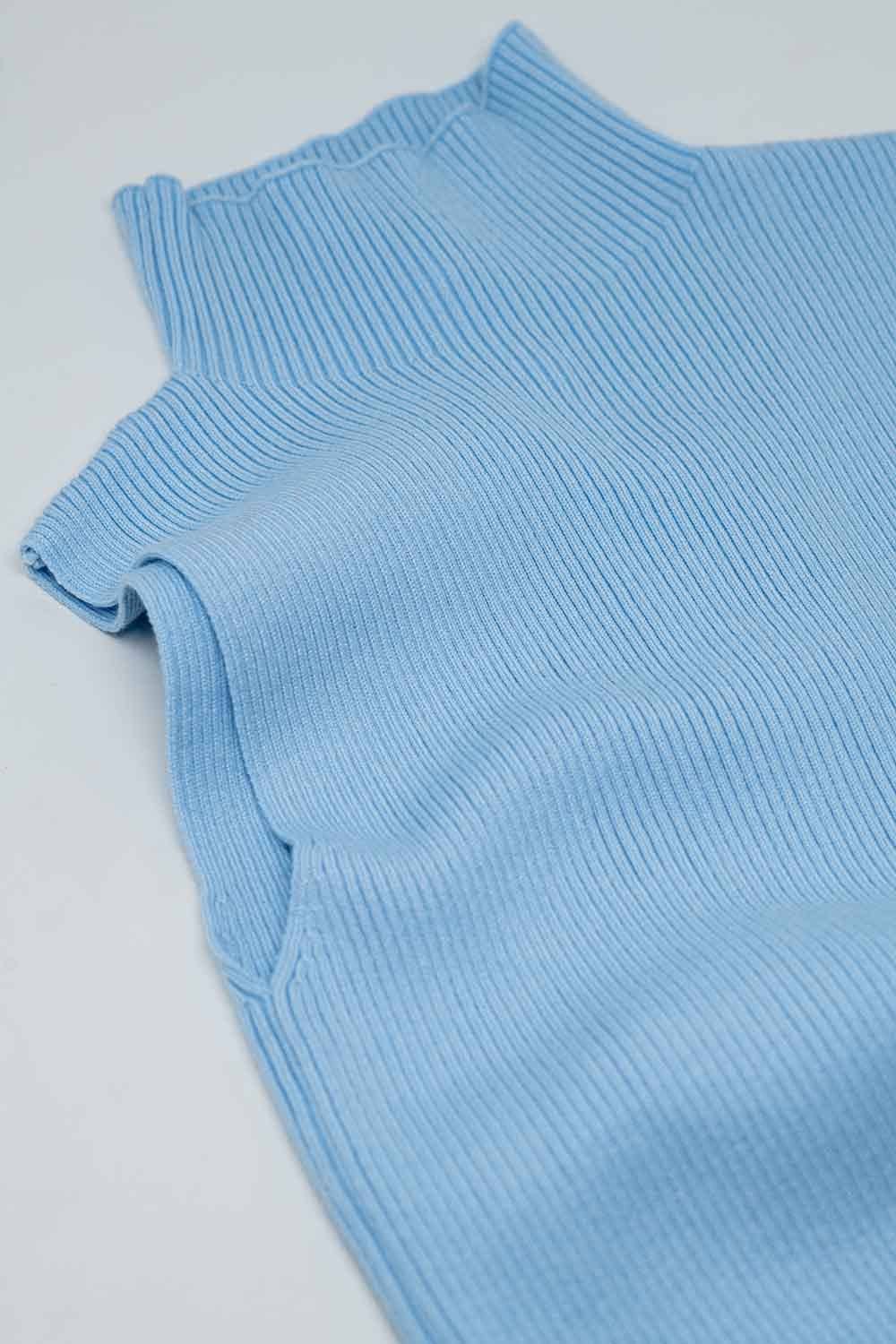 Hellblaues Strickoberteil ohne Ärmel - CABALES