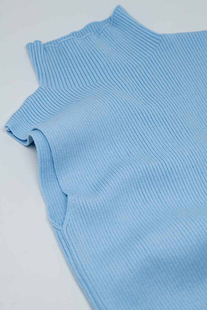 Hellblaues Strickoberteil ohne Ärmel - CABALES
